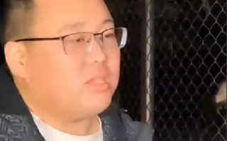 郑州鸵鸟出逃大结局 主人现身致歉：公鸵鸟‘寻妻心切’上了高架 ！