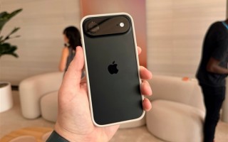 李楠：买了iPhone Air的同学偷着乐吧 需要很多年才能碰到这种产品 !