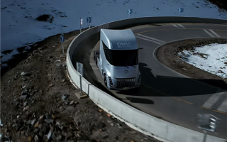 北汽福田发布国内首款量产液氢重卡：15分钟加满能跑1000公里 ！