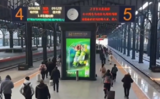 哈尔滨火车站播报音换成夹子音了吗 官方：声音系网友后期合成 ！