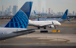 美国近期飞行事故不断！美联航一波音737客机在空中起火 ！
