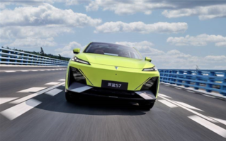 深蓝S7纯电版车型全系涨价1万：现款17.99万起售 ！