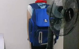 7岁男孩偷带啤酒去学校同学齐喝醉 ！家长：衣架打断1根还是不解气 ！