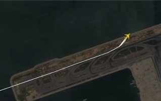 阿联酋一波音货机在香港机场降落疑冲出跑道坠海：有人伤亡 !