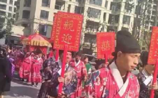 新郎为宠妻办中式婚礼自己也入坑 ！新郞直言：还是蛮享受这个过程的 ！
