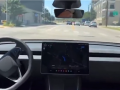 特斯拉Robotaxi上线第一天问题多：严重画龙、直接停在十字路口 ！