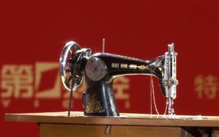 波司登董事长现场演示踩缝纫机：自己就是裁缝出身 ！