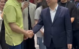 雷军现身比亚迪展台：小米与比亚迪一直都是重要的合作伙伴 ！