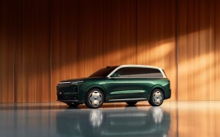 增程干翻纯电！零跑旗舰SUV D19用上80度大电池：能跑500公里 ！