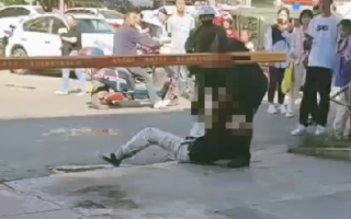 两老人当街扭打一人被刺死：行凶老人已被控制，案件正在进一步调查中 ！