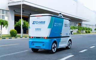 无人驾驶快递车发生事故后 责任谁来担？专家详解 ！