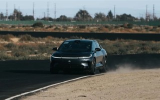FF 91刷新兰博基尼Urus赛道单圈纪录 贾跃亭：打破行业传统物理认知 ！