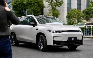 提供增程/混动可选：零跑全新SUV C10将于明年一季度交付 ！