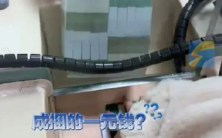 2000元取出了20万的架势：取整捆1元纸币，看着很有气势 ！