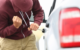 大张伟称曾在荷兰遭砸车盗窃：调监控要花4.1万 还以为节目组整蛊 !