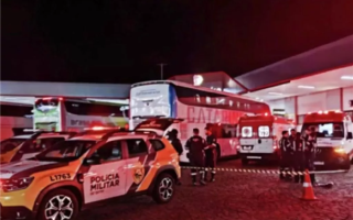 巴西女子大巴车上突然死亡！身上粘着26部旧手机 !
