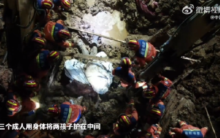 青海一家5口遇难大人紧紧护住小孩：消防员现场集体默哀 ！