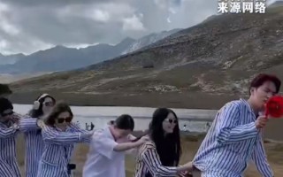国庆出游的打工人搜爆“病号服” 网友：自从神经以后 精神状态果然好多了 ！