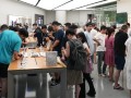 华为Pura 80系列被疯抢 一女生成为首批购机用户：很开心很激动 !