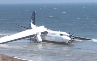 索马里一客机偏离跑道 降到海中！现场视频曝光 ！