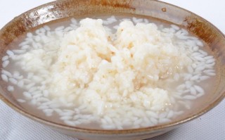 醪糟的益处与不良影响（介绍醪糟食用的好处和潜在危害） !