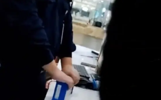 家长怒斥放号多致孩子看病等太久 ！网友：没这么多号，你连排队的资格都没有 ！