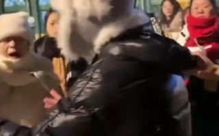 哈尔滨男子骗游客玩雪圈漂移被抓：本地网友表示要自己清理门户 ！