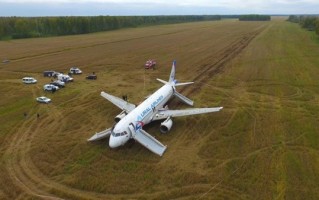 载有170人的空客A320客机突发故障：成功迫降野外田野 0伤亡 !