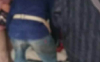 女子被担架抬着至柜台办业务 ！银行：家属可以协商提供上门服务的 ！
