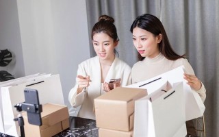 新手怎么直播挣钱（聊一聊直播行业中的三种挣钱模式） ！