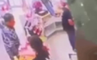 蜜雪冰城门店经理猥亵女员工被拘 ！当事人：他还污蔑我诈骗5万块 ！