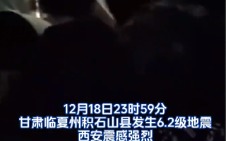 西安一高校宿舍单元门不开，学生砸门逃生避震 ！学校保卫处回应；领导正在处理 ！