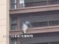 老人因病在老伴面前坠楼身亡 ！街道办回应：事发多天前 家人已处理后事 ！