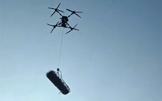 户外博主徒手攀岩不慎坠亡 遗体被无人机运下山 ！