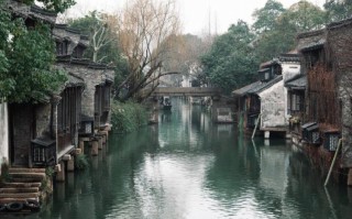 浙江古镇旅游景点排名前十 (浙江省古镇旅游景点的排名前十名) ！