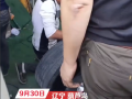 警方回应高速多辆车被扎胎:非人为，是一辆皮卡车掉落的钉子 !
