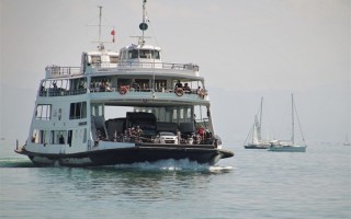 新能源车海南出岛一票难求 车主质疑为什么一船只能拉十几辆车 ！