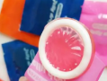 夫妻制售避孕套造型糖果被罚没41万：严重影响未成年人的身心健康 ！