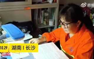 52岁环卫大姐自考大学3年已过6门 ！网友：自愧不如！