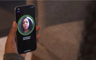 iPhone面容解锁不需要摄像头：网友实测遮住前摄也能解锁 !
