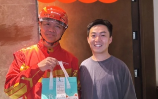 再次冲到配送一线！刘强东亲自送京东外卖 还请骑手吃海底捞 ！