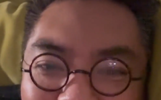 男子AI换脸复活已故父亲：宽慰奶奶 ！