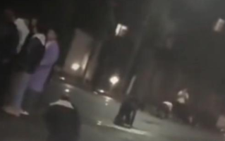贵阳一马路上夜间有多人爬行！当地派出所回应：系公司团建输游戏的惩罚 ！