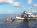 中国海军巡航时解救两名菲渔民：在伤者情况稳定后移交给了菲方 ！