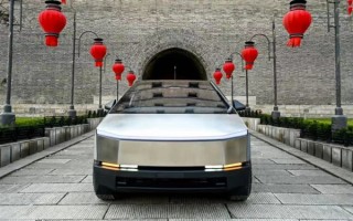 特斯拉Cybertruck现身西安：古城墙下拍照意外和谐 ！