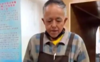 文旅局给小吃店大爷镶牙?家属回应：去年镶的牙，钱是他们自己出的 ！