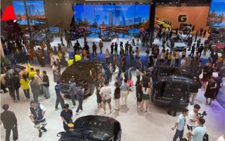 C位“易主”：保时捷、宾利等豪华品牌都没来 超20家车企缺席2025成都车展 !