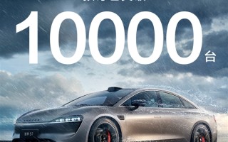 鸿蒙智行首款纯电轿车！华为智界S7预订超1万台：25.8万起真香 ！