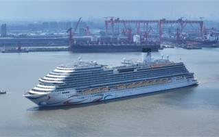 国产首艘大型邮轮“爱达·魔都号”交付运营方：1292名船员登船到岗 ！