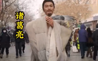 三国F4在哈尔滨中央大街被围观：带领全国游客“穿越”千年 ！